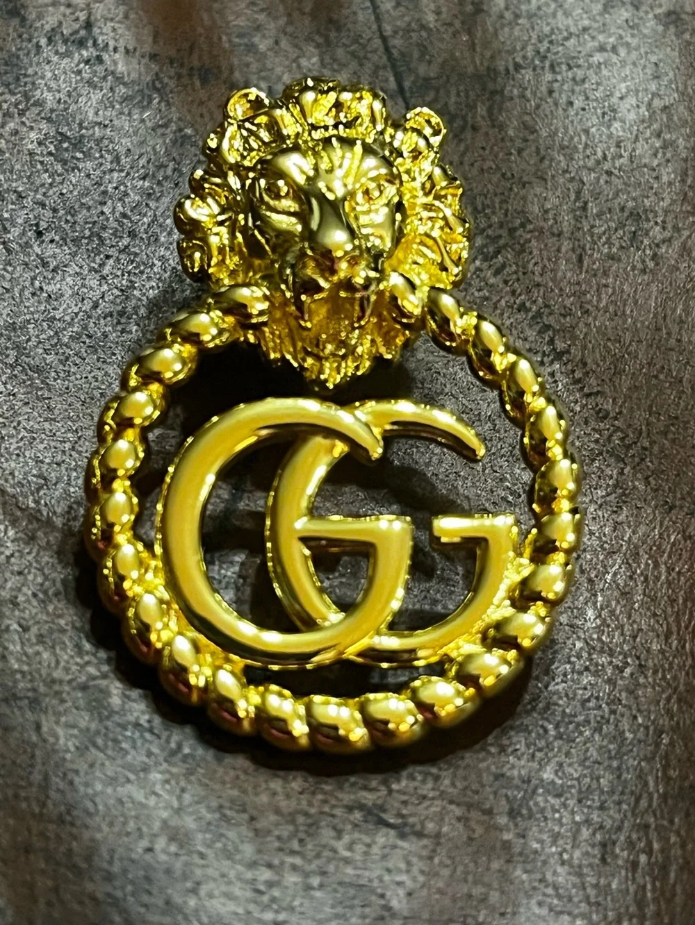 🦁 Gucci. Vintage Lion Door Knocker Letter Logo Gold Tone Earrings